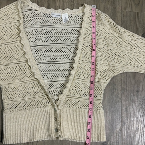 Covington V-Neck Beige Glitter Cardigan Sweater 3/4 Sleeves Sz M Scalloped Trim - Picture 9 of 12